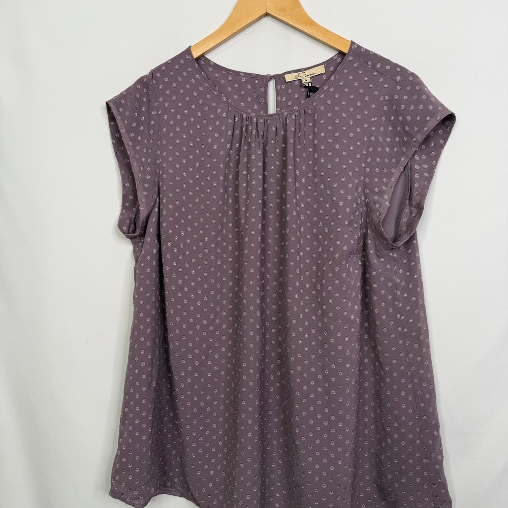 Les Serein Landon Short Sleeve Crew Neck Blouse Light Purple Swiss Dot 1X NEW - Picture 8 of 9